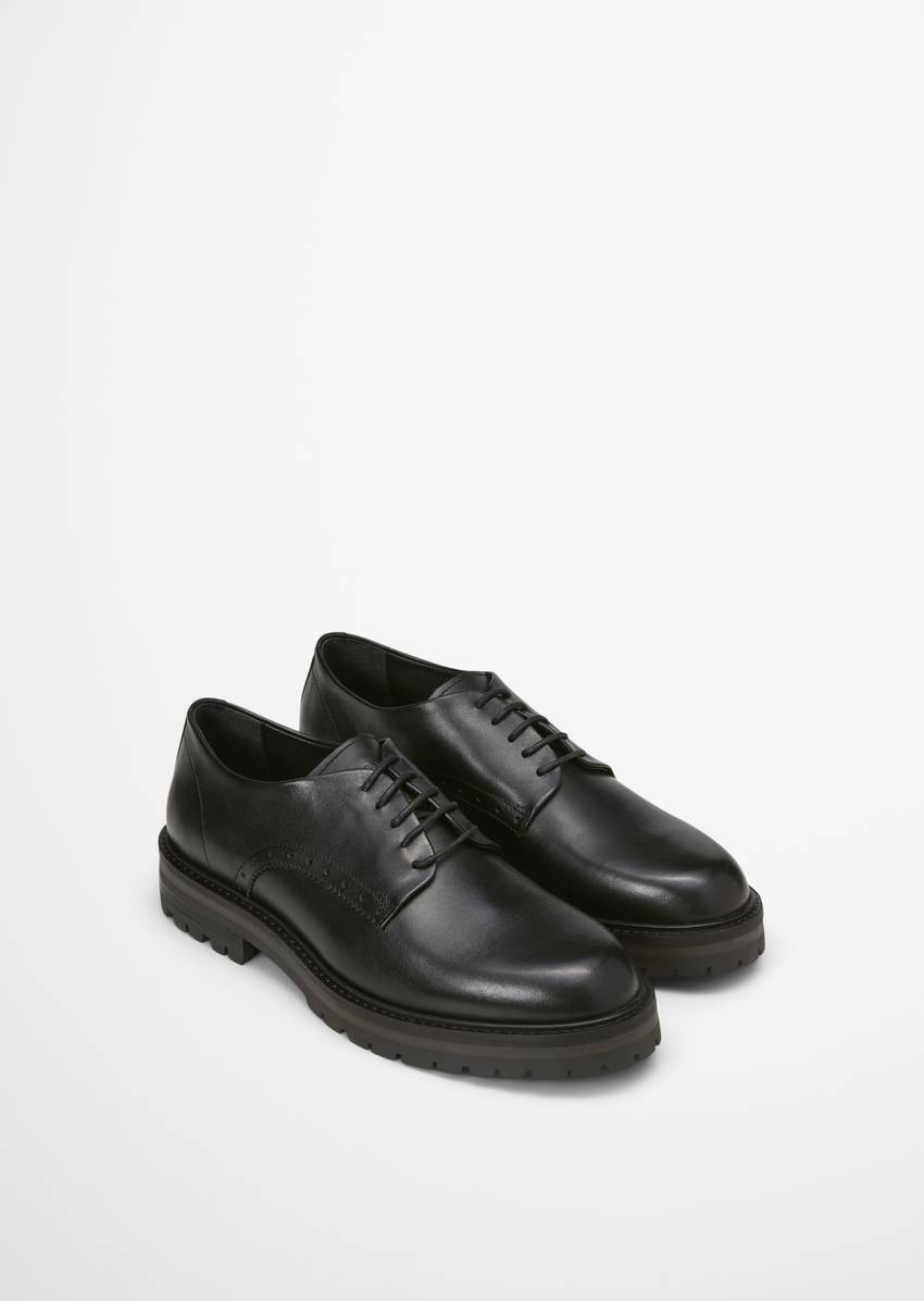 Derby lace-up made from fine cowhide