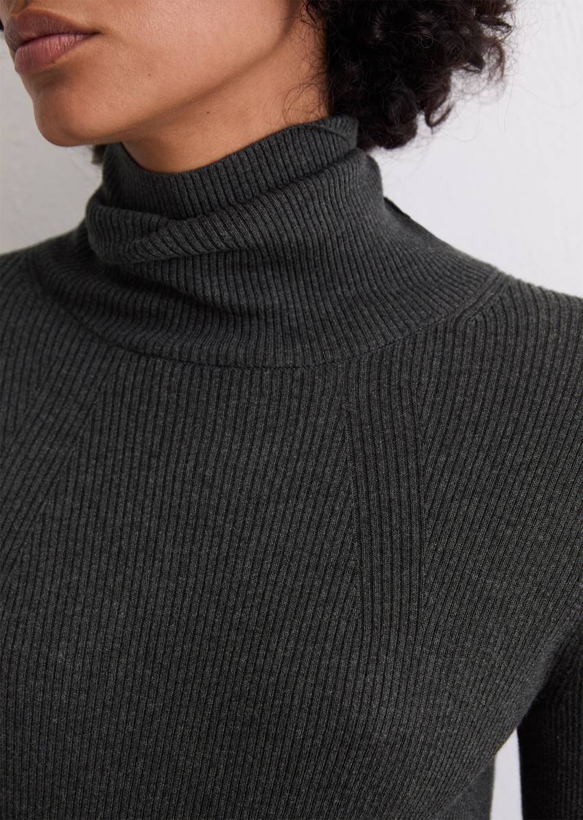 Turtleneck sweater slim made from organic cotton