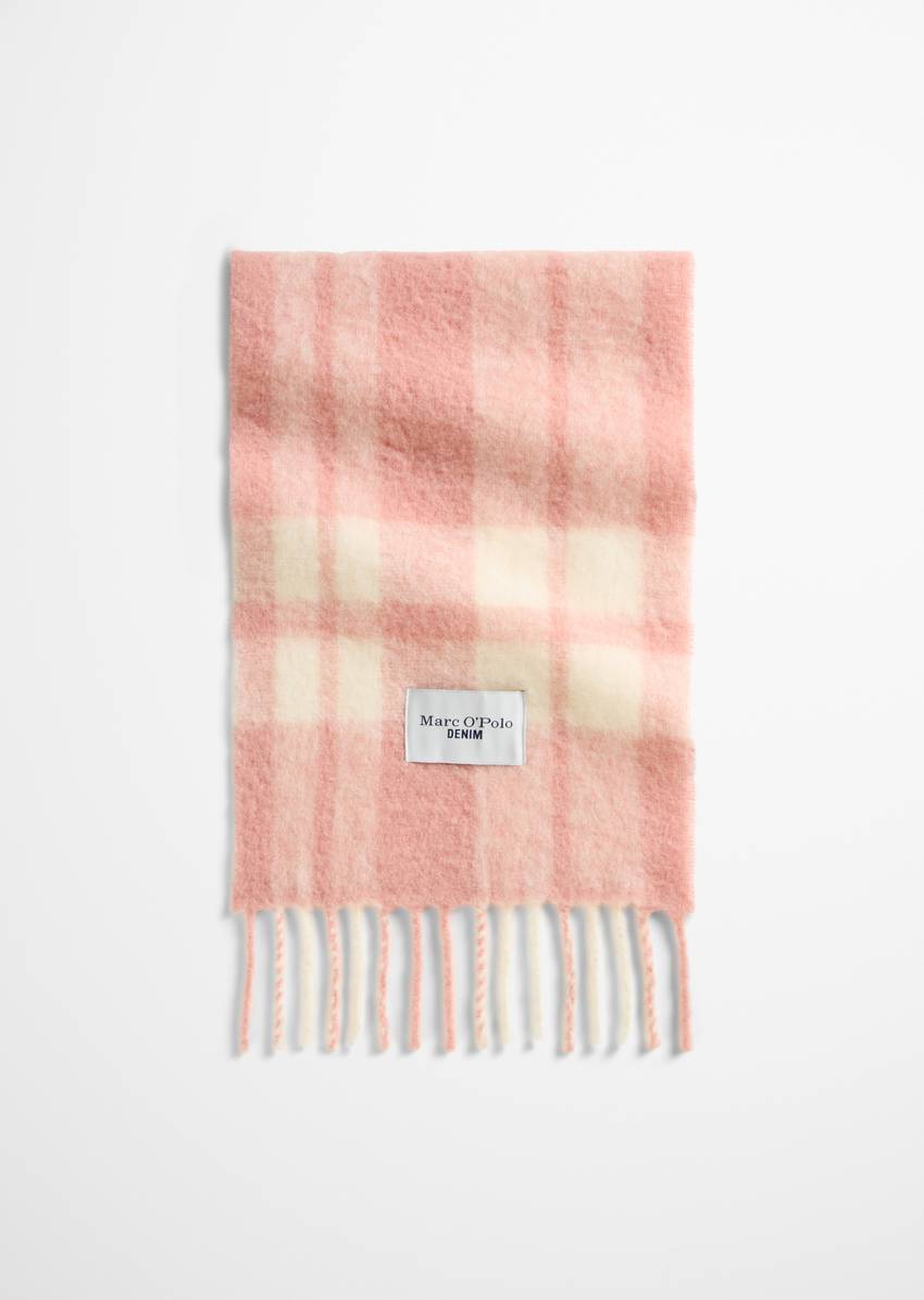 Woven scarf made from a cuddly alpaca wool mix