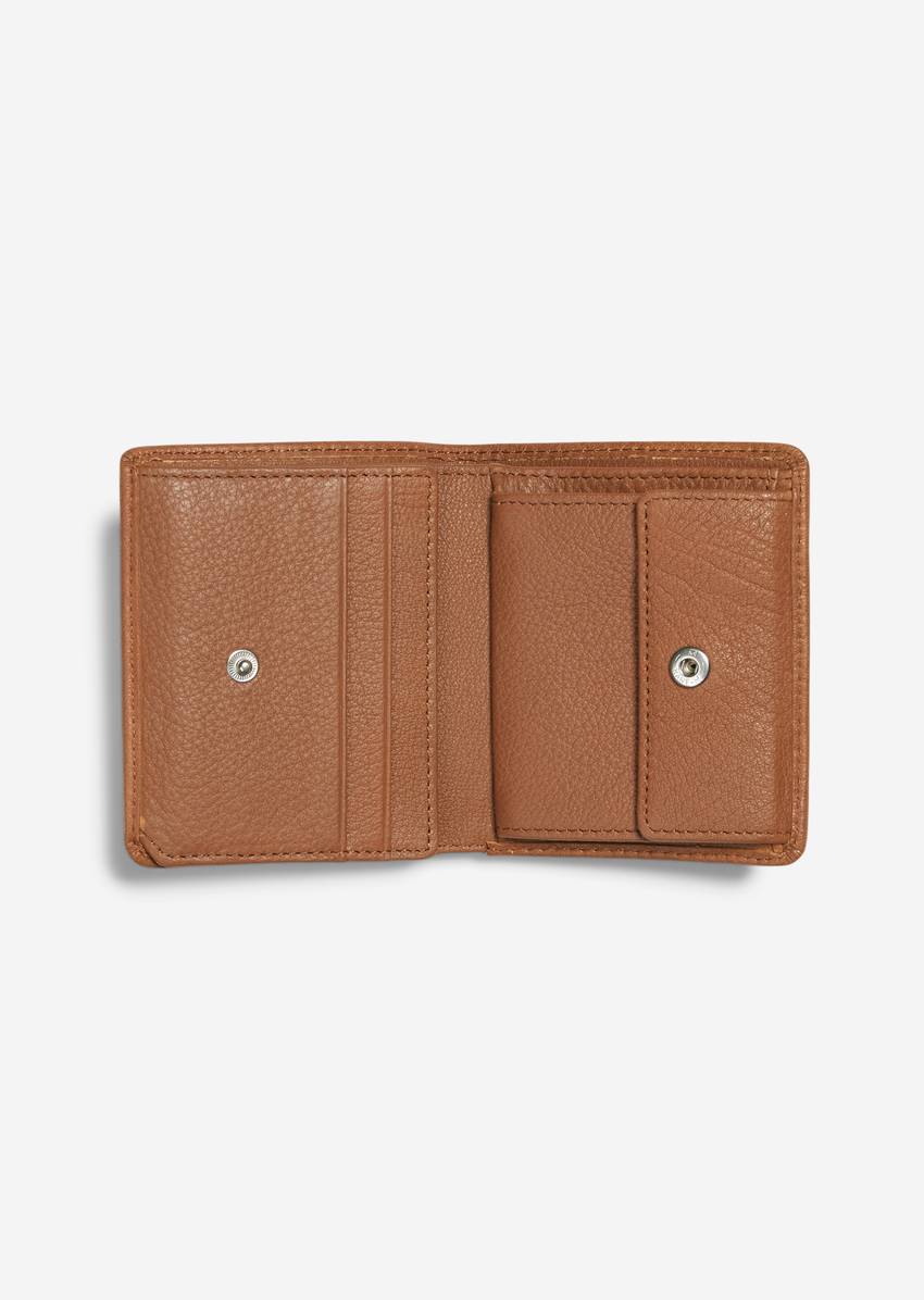 Wallet made of high-quality leather material