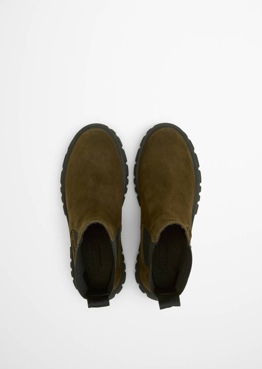 Chelsea boot model Christel with light platform sole