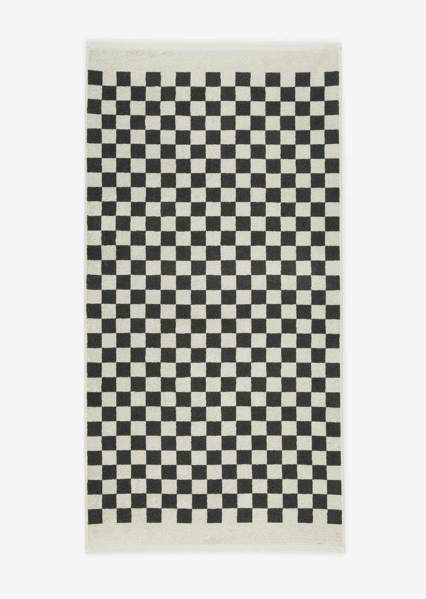 Guest towel Model Checker with jacquard check pattern