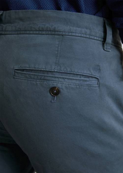 Chino model Stig shaped made from an organic cotton blend