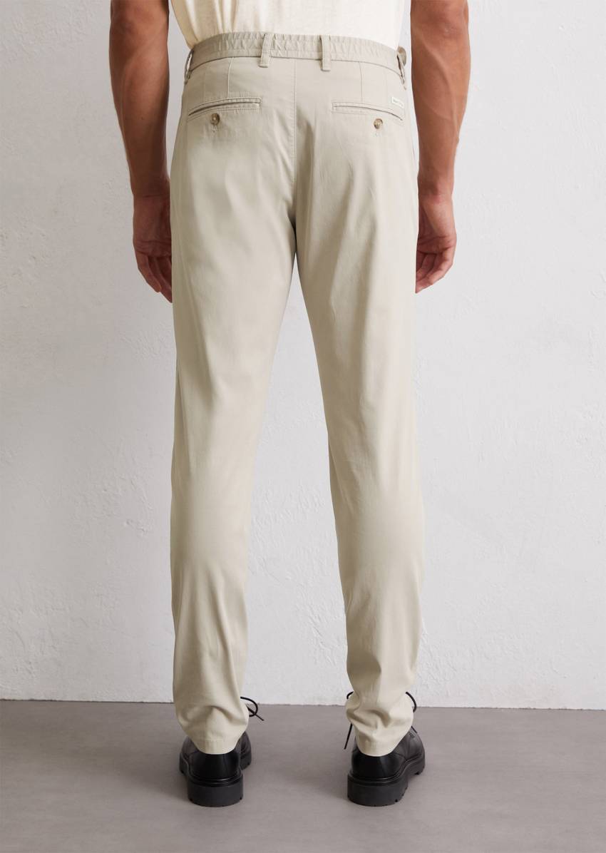 Chino Model Morot Jogger Pleats made from an organic cotton blend