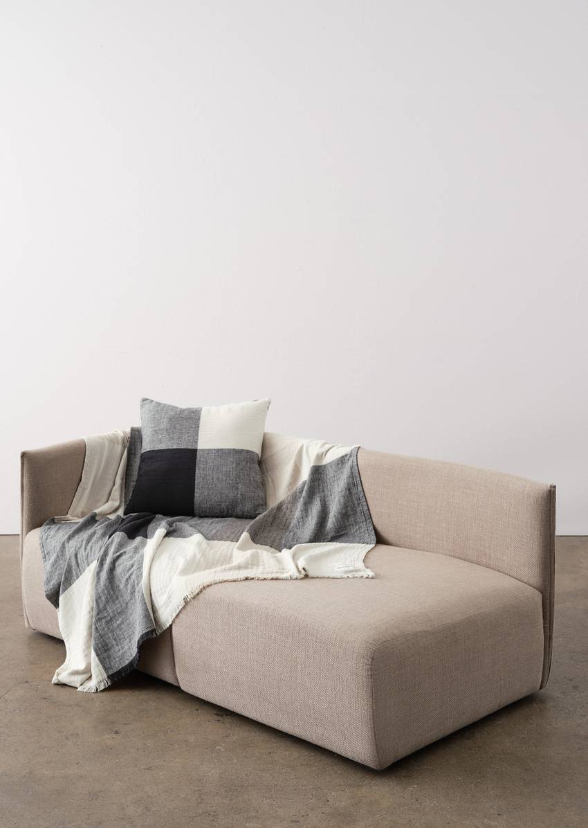 Plaid model Erlend made from an organic cotton/linen blend