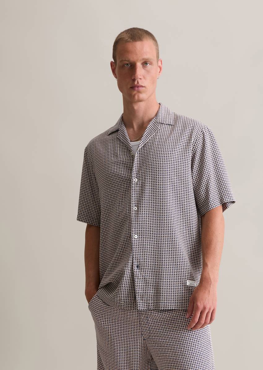 Regular short-sleeved shirt made from soft viscose
