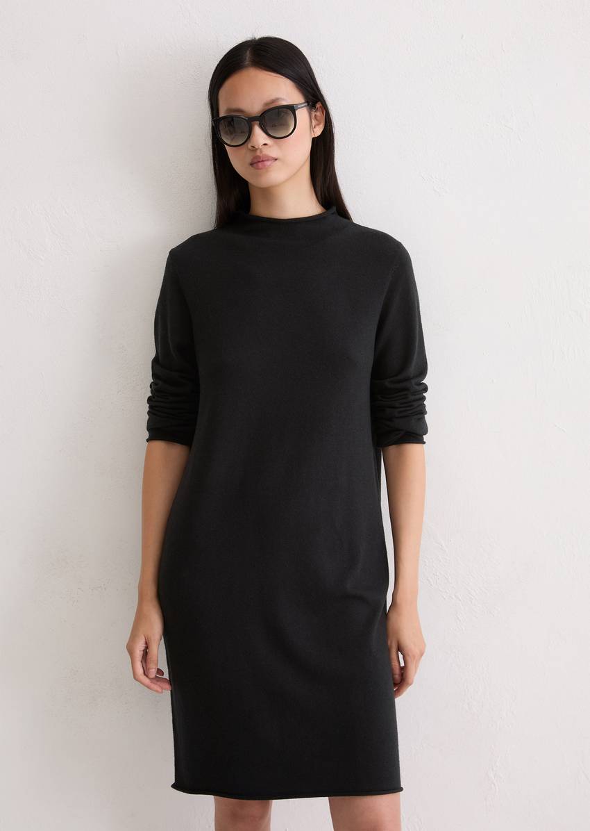 Knitted dress regular made from a fine virgin wool/viscose blend