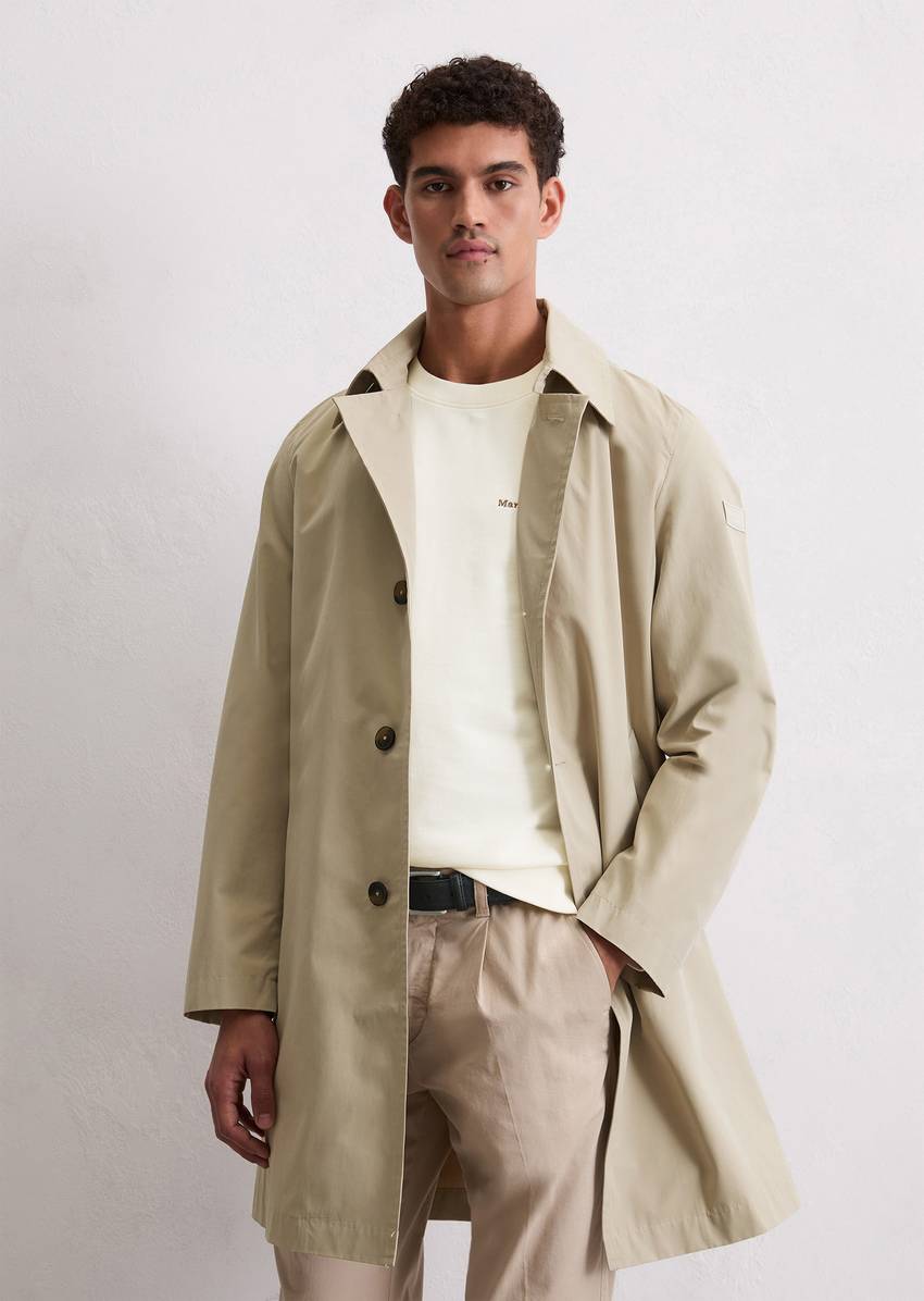 Regular short coat in carcoat style