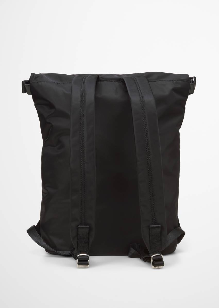 Backpack medium made from recycled material