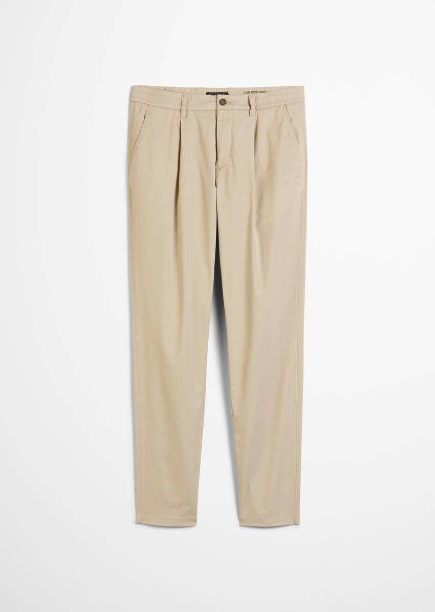 Pants model Morot jogger pleats made from organic cotton twill stretch