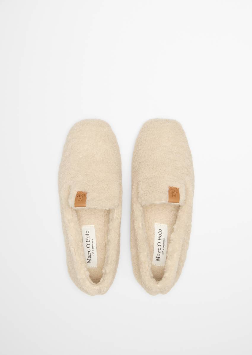 Slippers made from cotton teddy fur