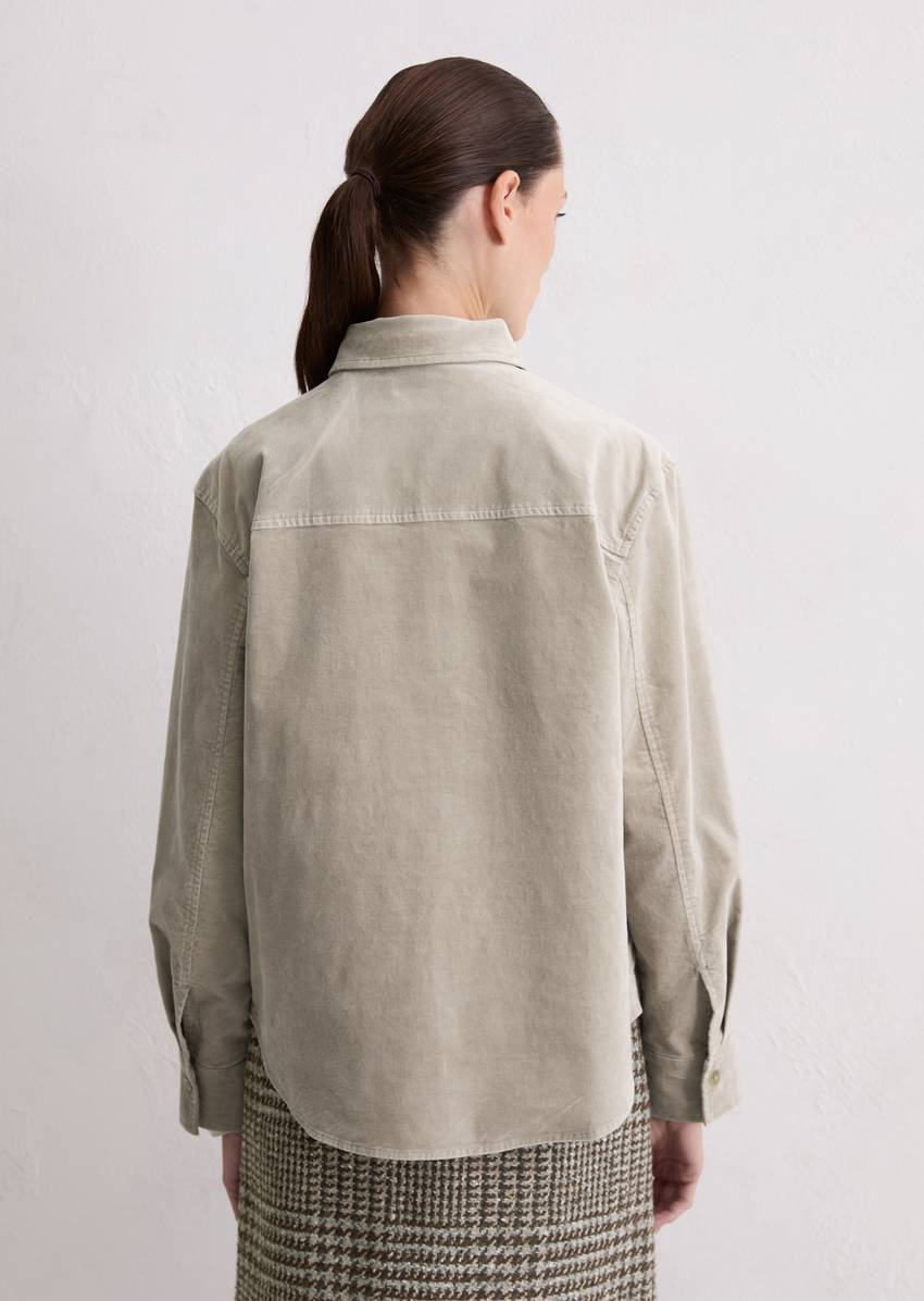 Relaxed velvet overshirt made from organic cotton stretch