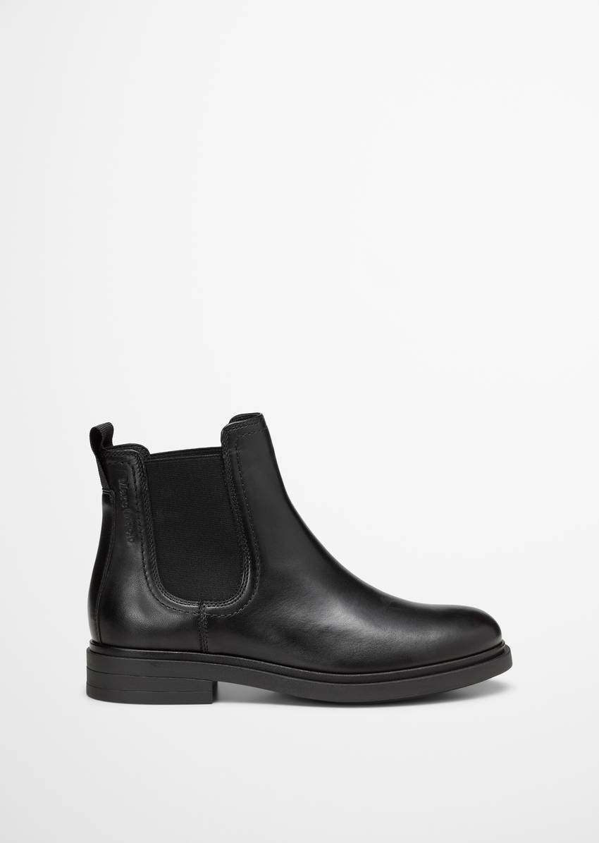 Chelsea boot made from fine cowhide