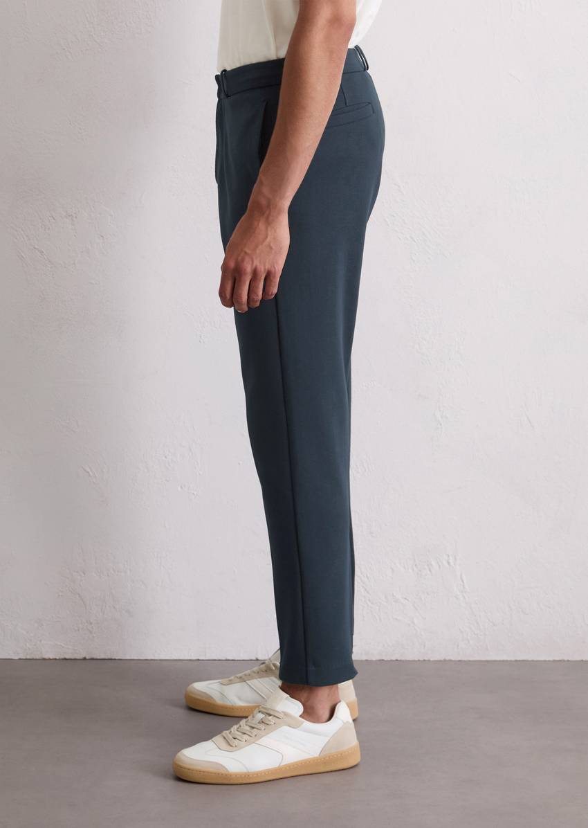 Regular sweatpants made from a stretchy organic cotton blend