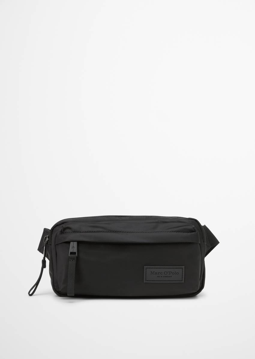 Fanny pack with outer compartment