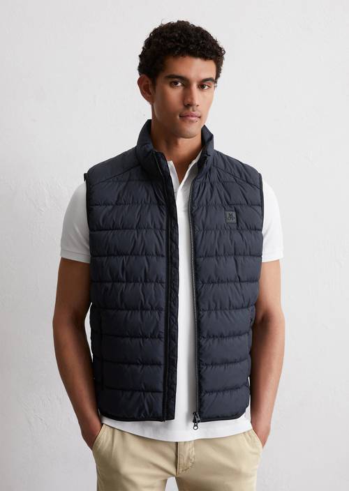 Regular quilted vest made of recycled fabric