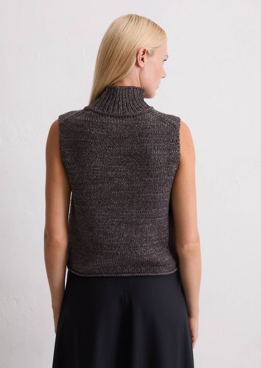 Sleeveless sweater loose made from pure merino wool