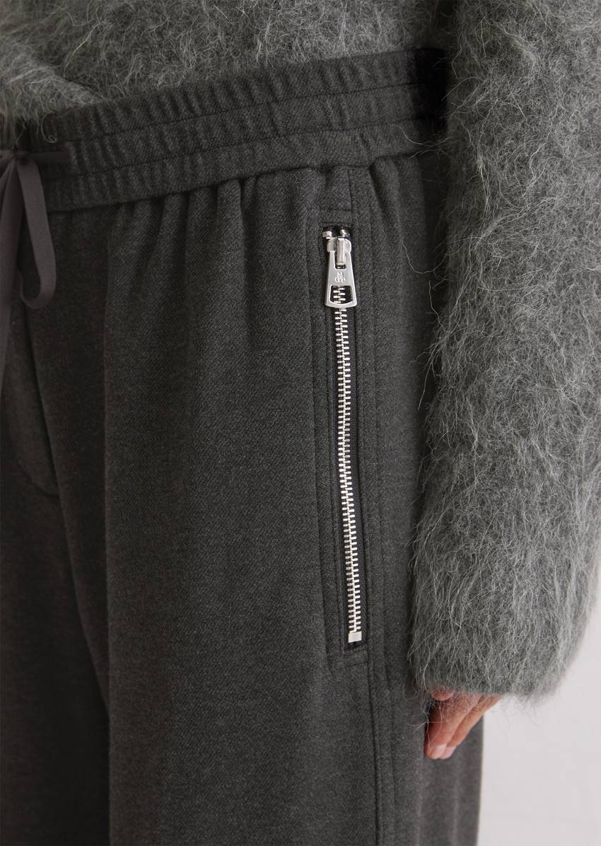 Twill jersey trousers wide made from an elastic viscose blend