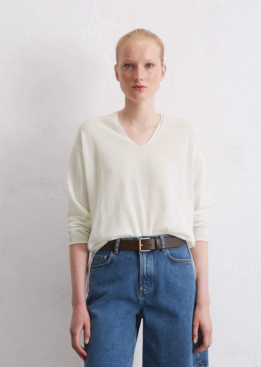 Fine knit sweater loose made from an organic cotton mix