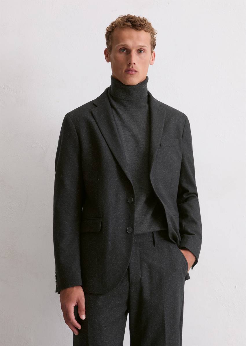 Jacket shaped made from an Italian sheep's wool mix