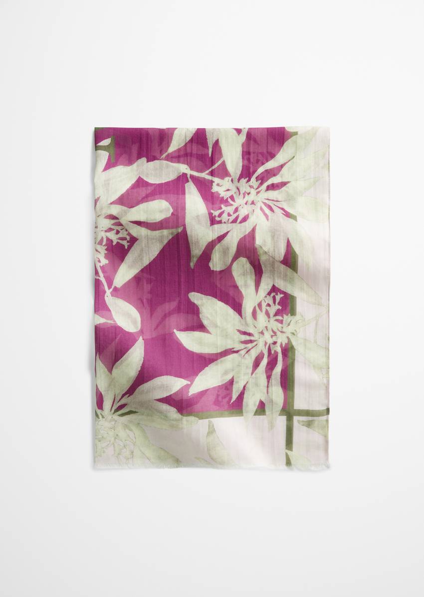 Scarf with all-over print with TENCEL™ Lyocell
