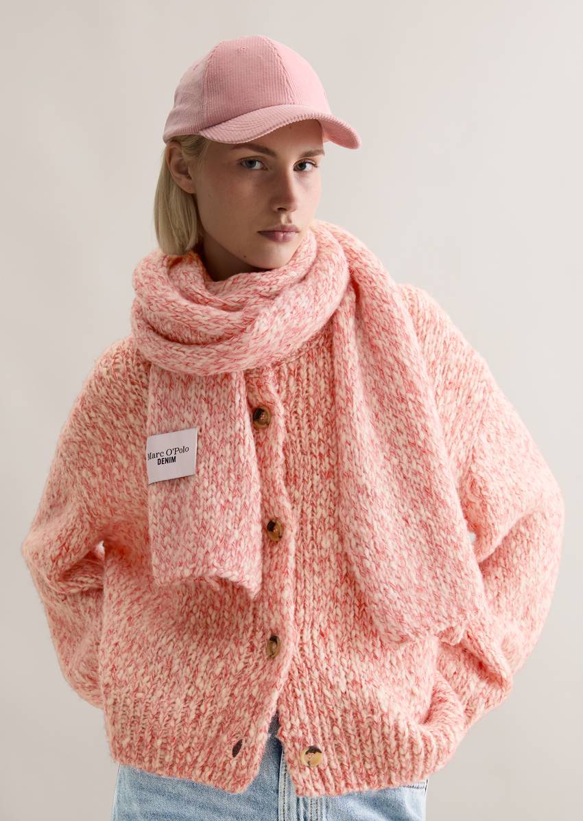 Scarf made from a virgin wool/alpaca wool mix