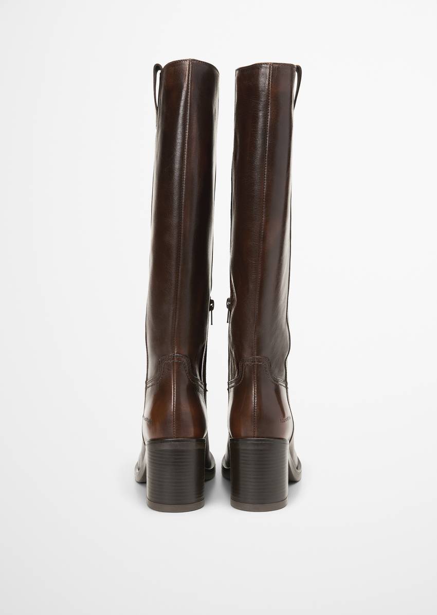 Long-shaft boots with a higher heel