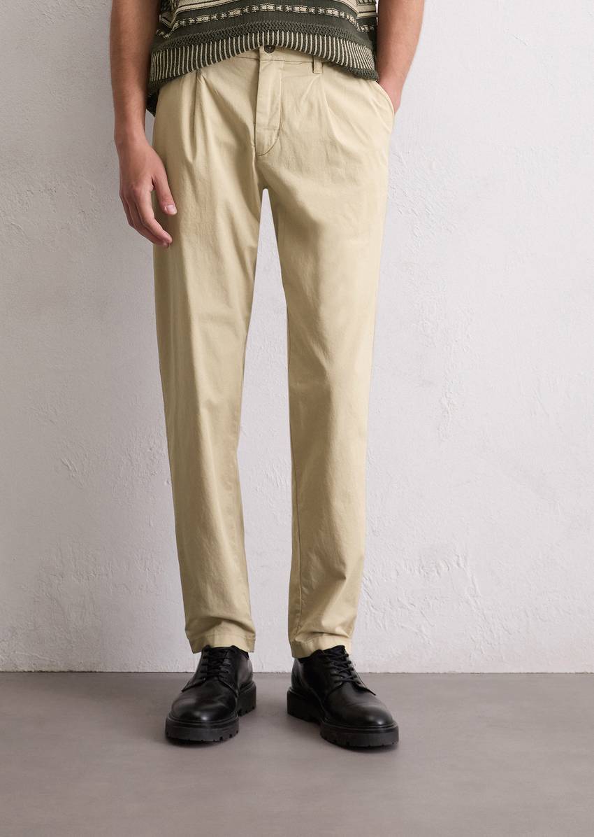 Pants model Morot jogger pleats made from organic cotton twill stretch
