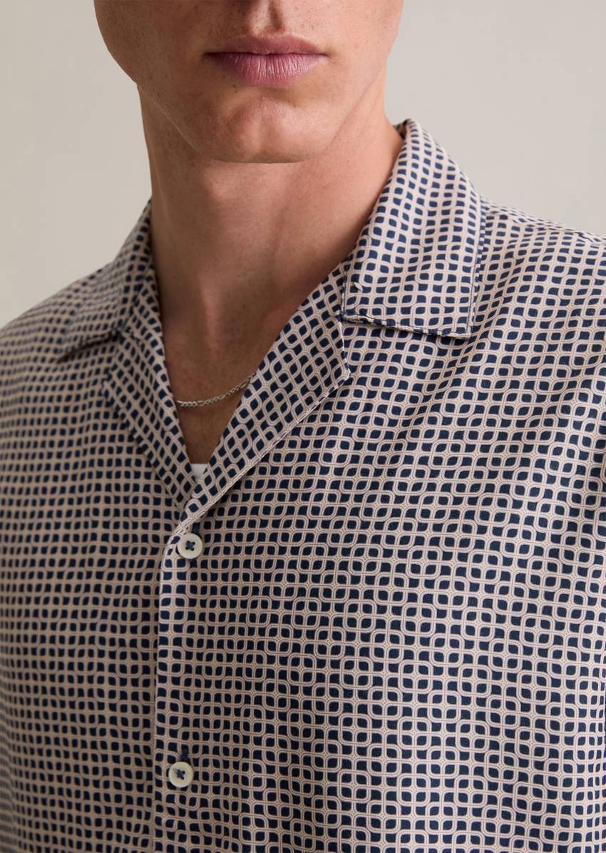 Regular short-sleeved shirt made from soft viscose