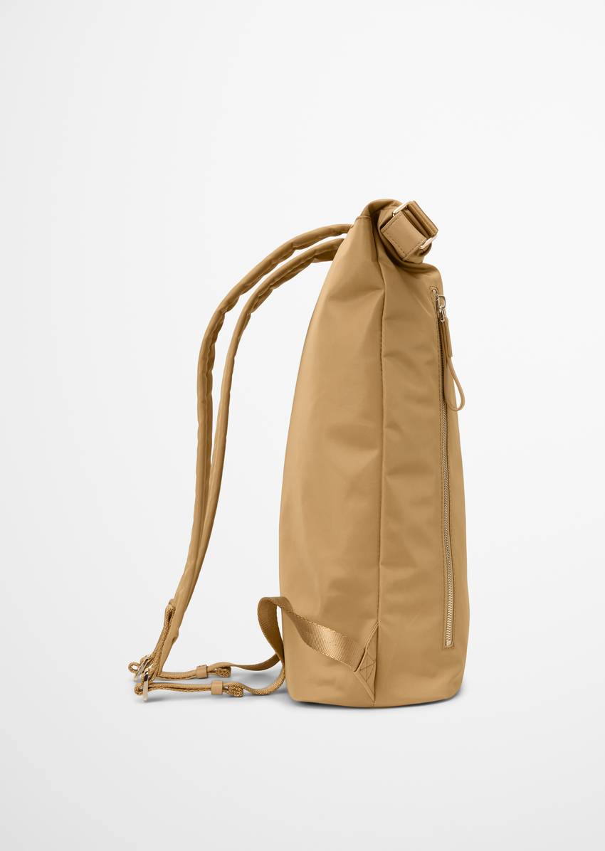 Backpack medium made from recycled material