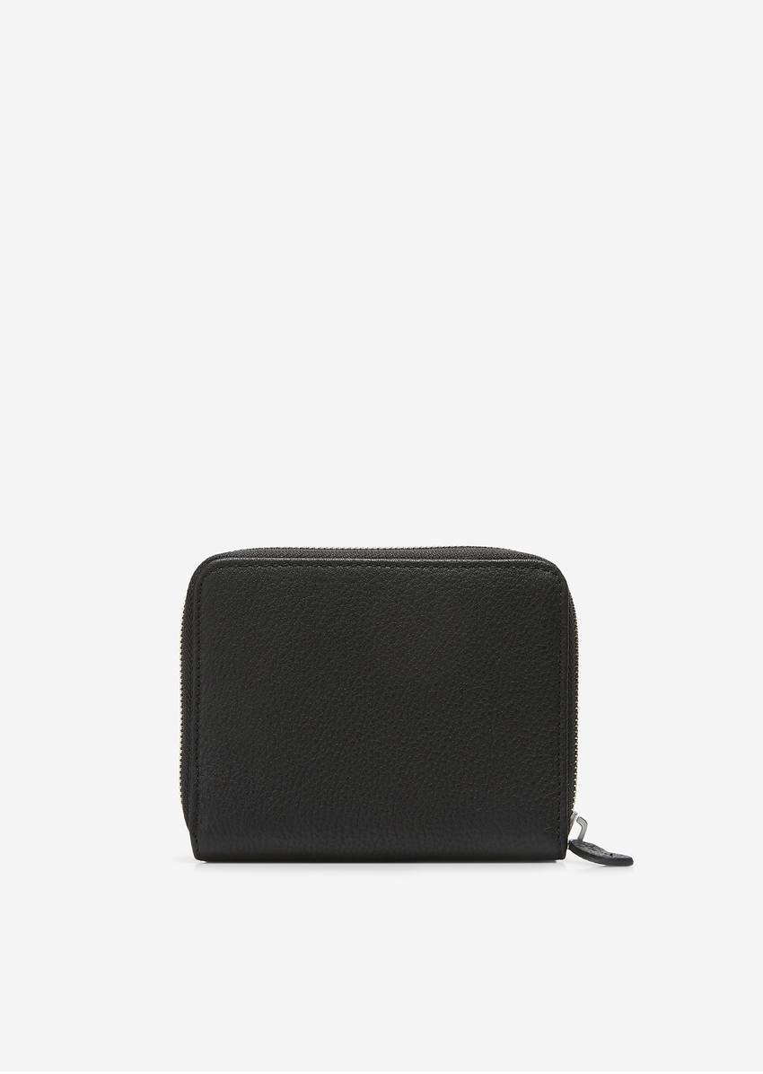 Zip purse made of high-quality leather material