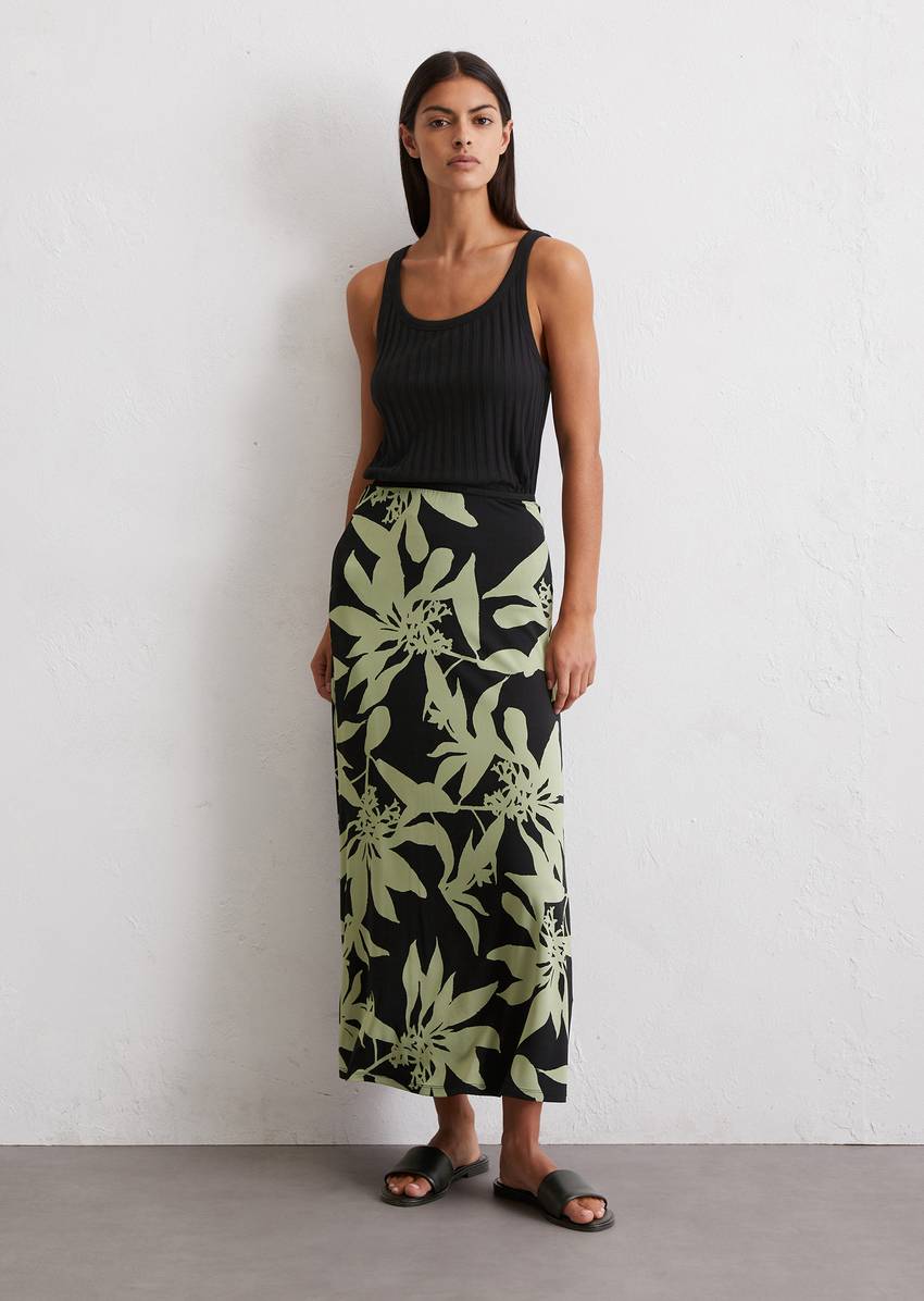 A-line jersey skirt made from a stretchy viscose blend