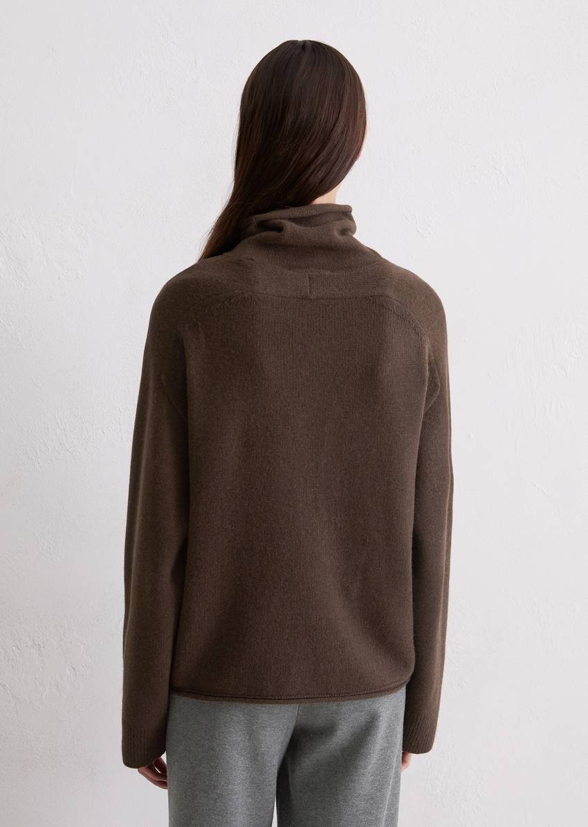 Relaxed turtleneck sweater made from a soft merino wool blend