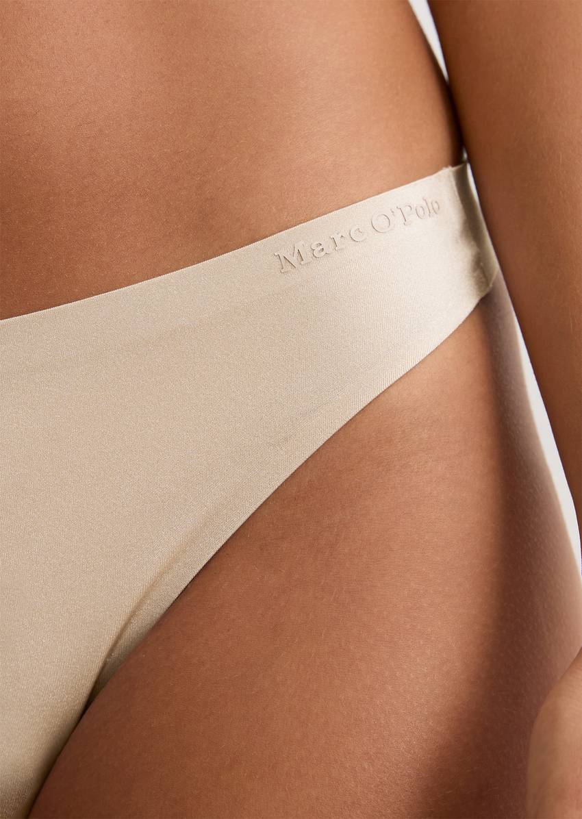 String in a pack of 2