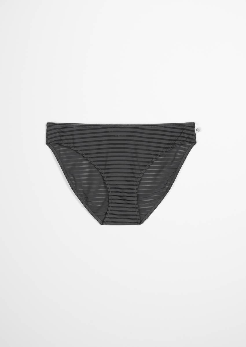 Slip with stripe structure