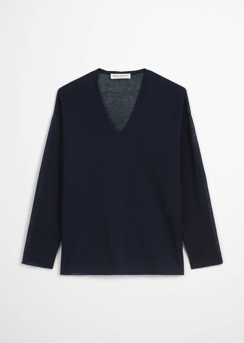 Fine knit sweater loose made from an organic cotton mix