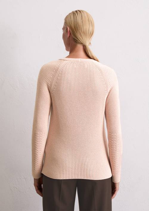 V-neck knitted sweater relaxed made from soft cotton yarn