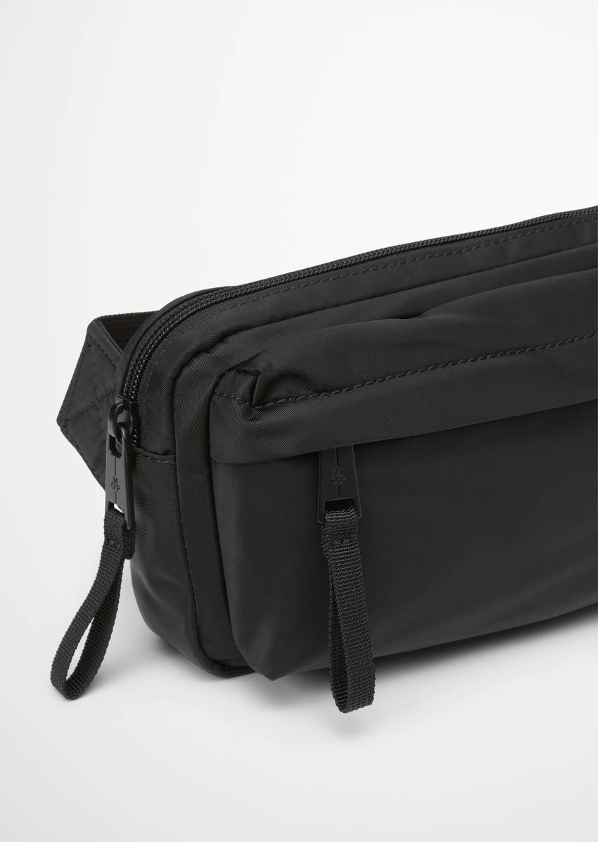 Fanny pack with outer compartment