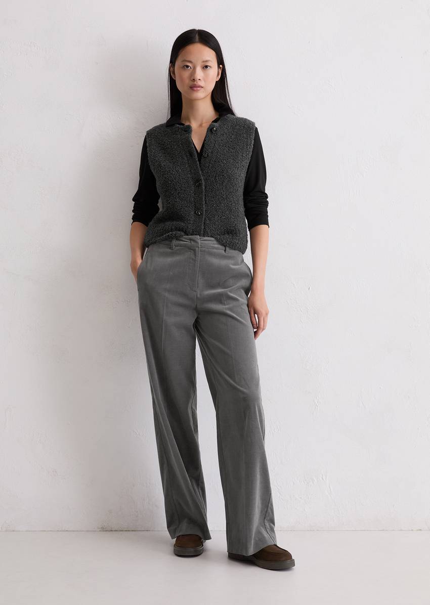 Regular sleeveless cardigan made from a wool/alpaca wool mix