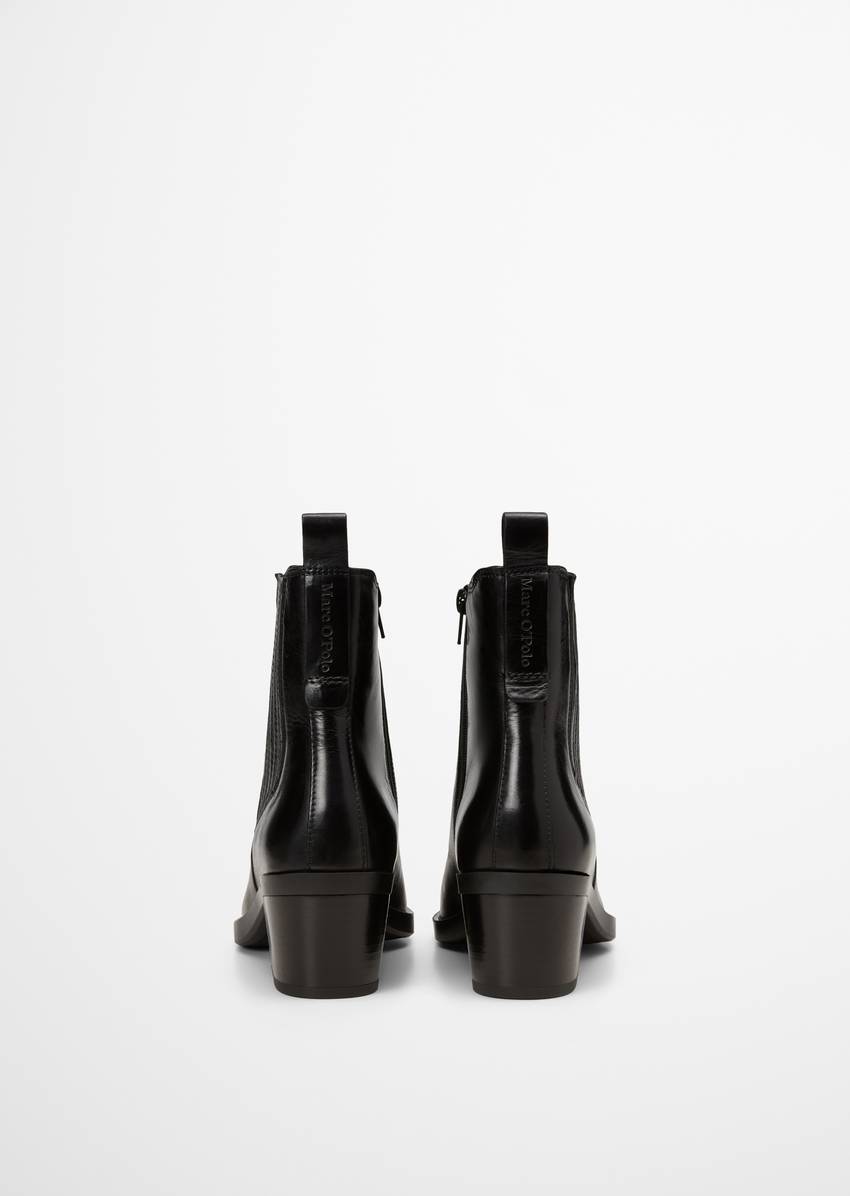 Western-style ankle boot with inside zipper