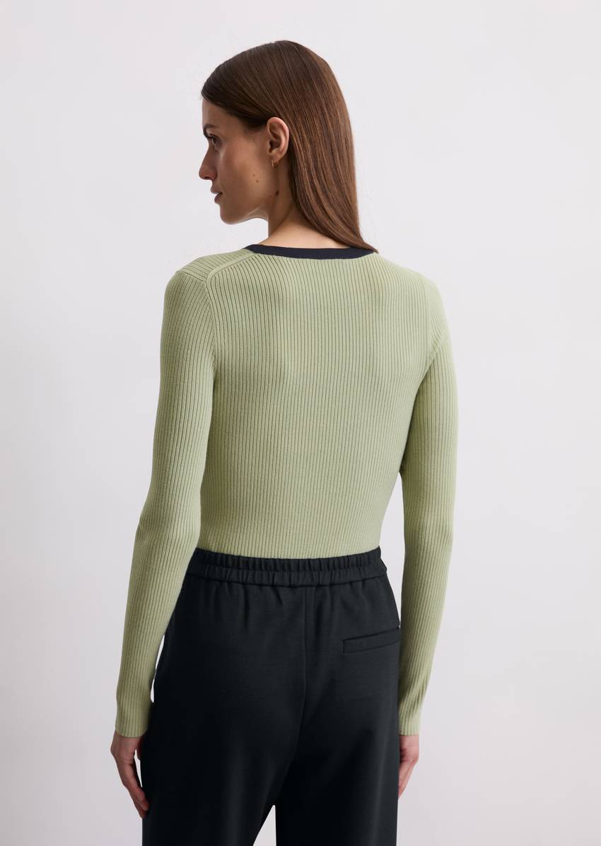 Sweater Travel Collection made from a viscose blend