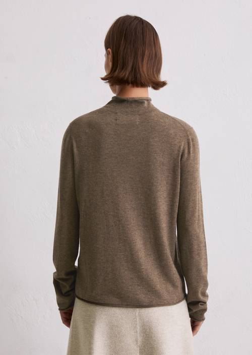 Turtleneck sweater slim made from a fine virgin wool/viscose blend