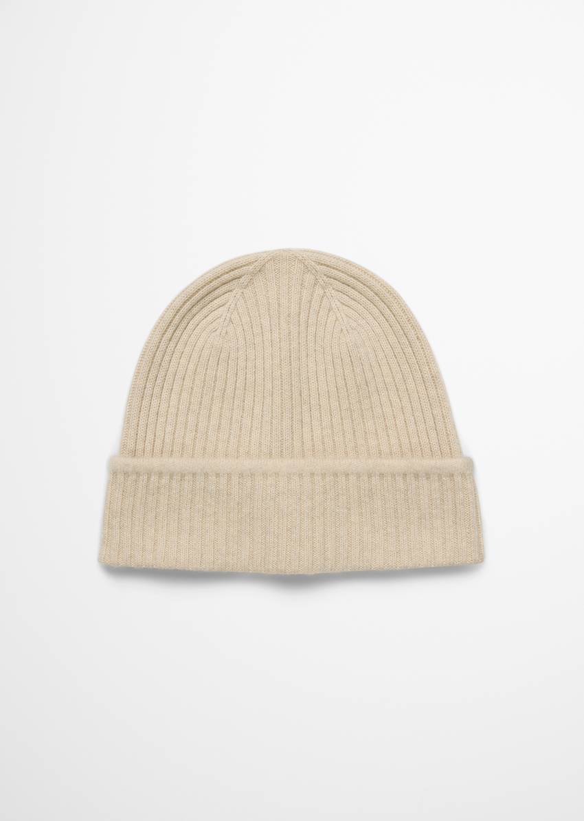 Knitted cap made from the finest cashmere