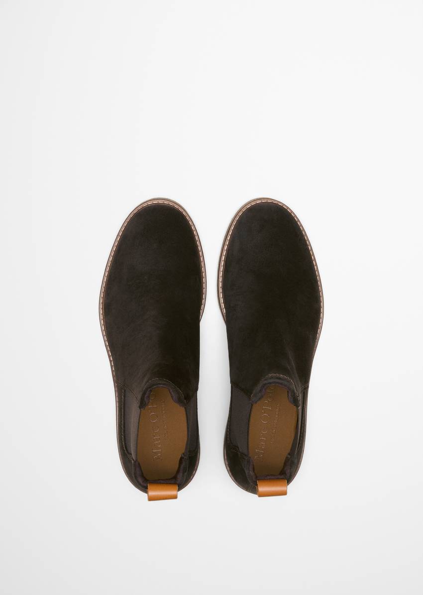 Chelsea boot model Linus made from soft suede cowhide