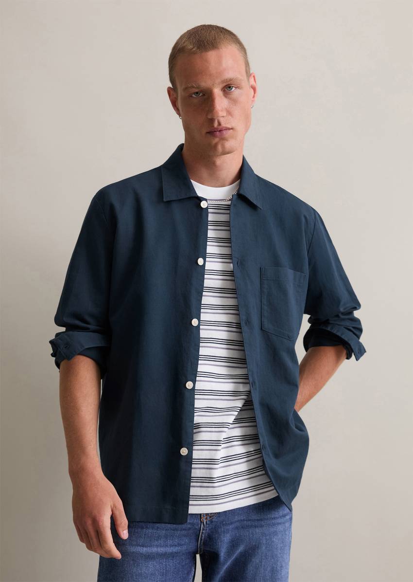 Relaxed shirt made from linen and organic cotton
