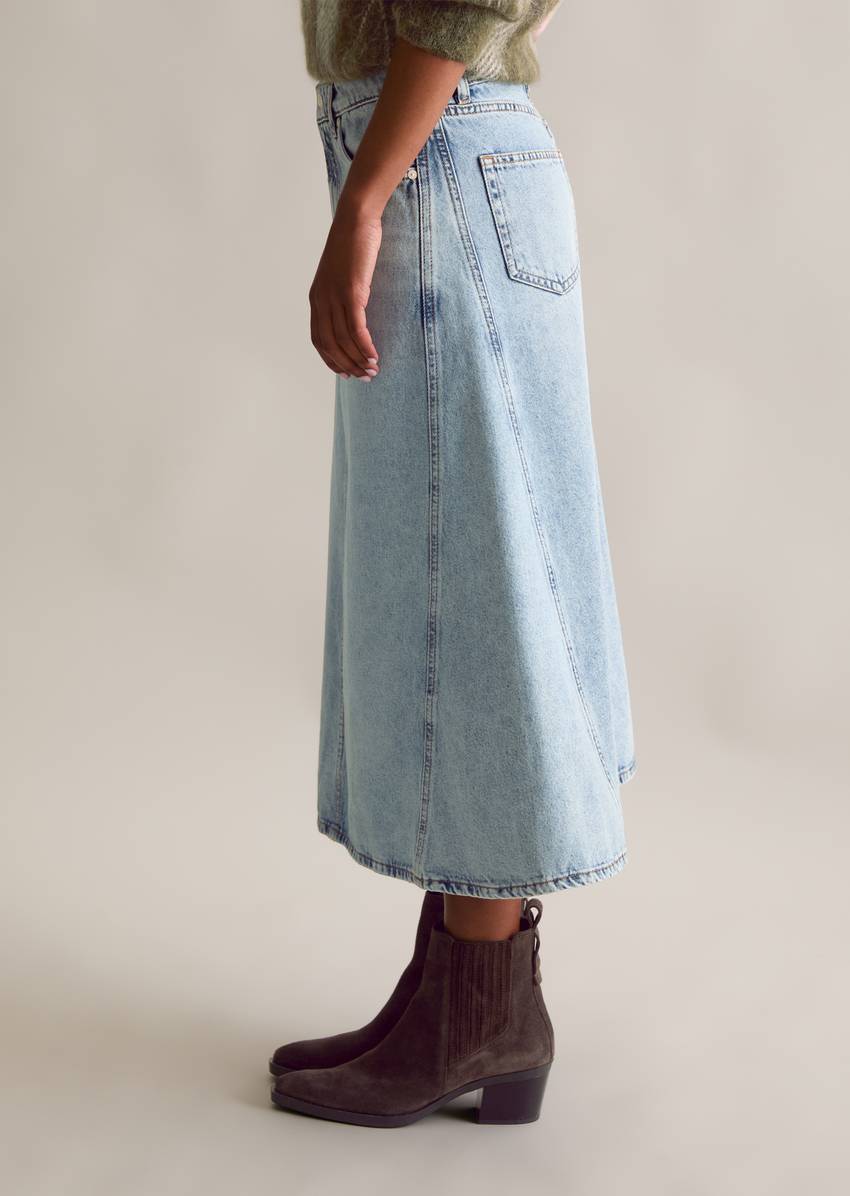 Denim skirt made from denim with European nettle fibers