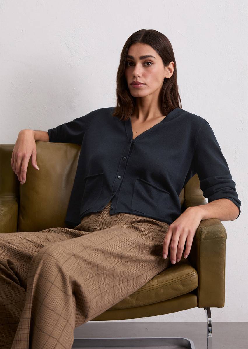 Cardigan slim made from fine merino wool