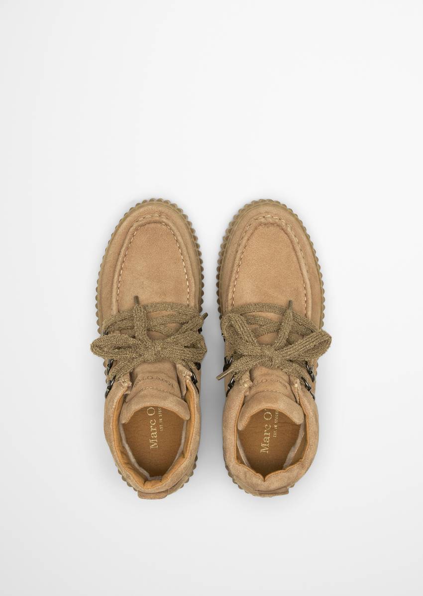 Lace-up boots model Bianca with striking grooved platform sole