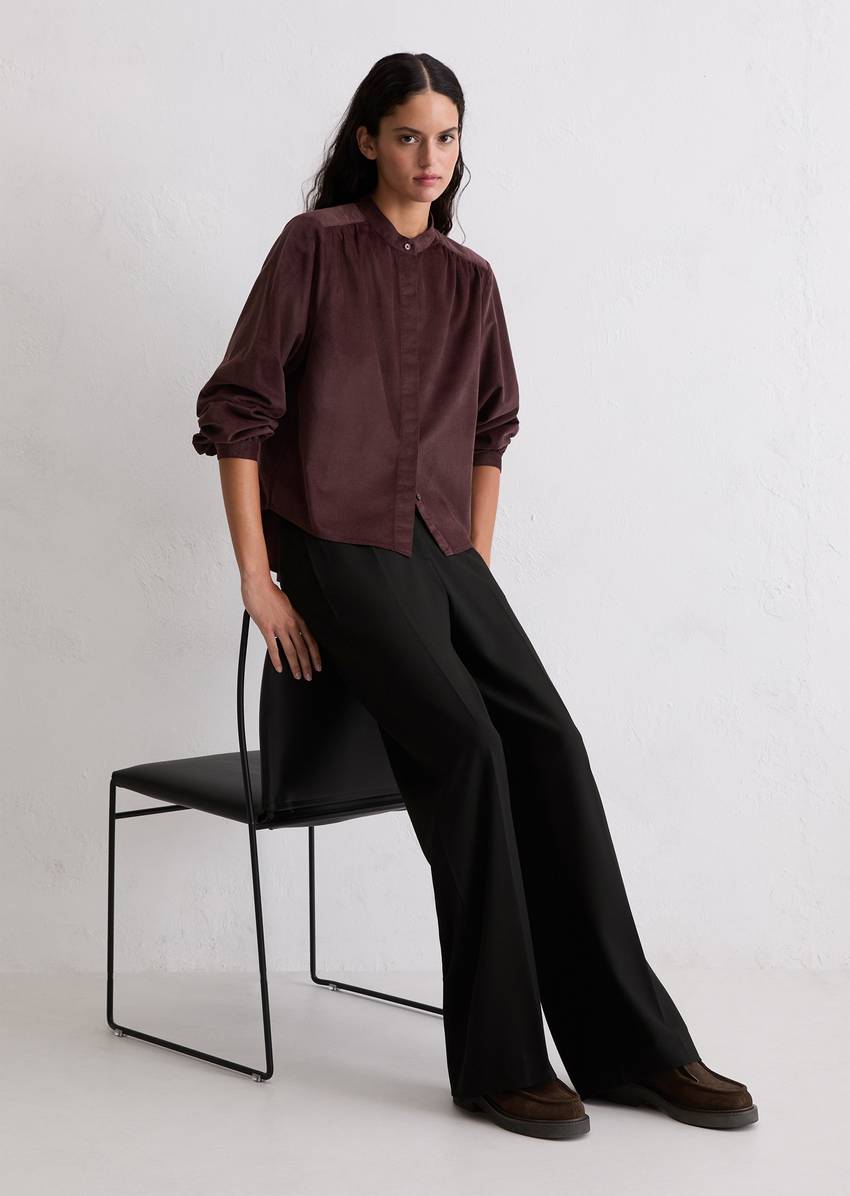 Loose velvet blouse made from an organic cotton-viscose blend
