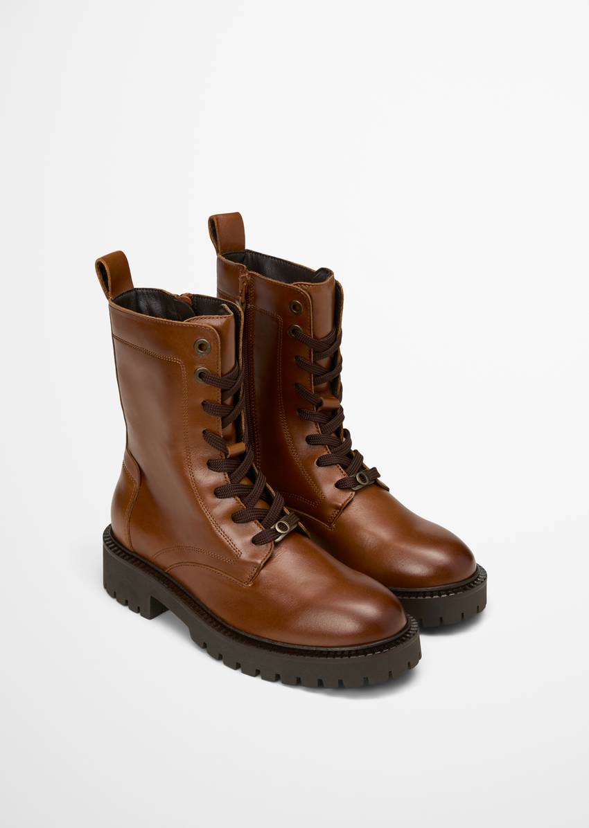 Lace-up boots with inside zipper